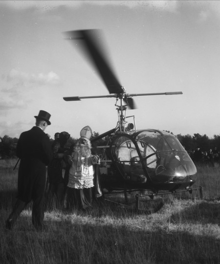 Sint en helicopter