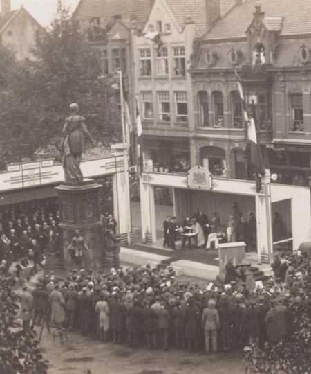 De onthulling van het standbeeld van Willem II in Tilburg in 1924.