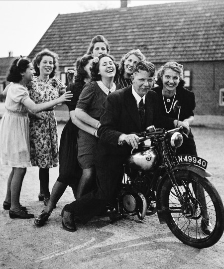 Foto jeugd in 1942 (Leo van den Berg, Stadsarchief Oss)