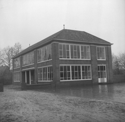 Inzegening en officiële opening Meisjesschool