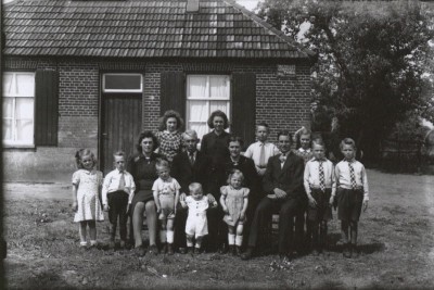 Ook het gezin van broer Toon Damen gaat mee