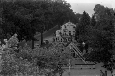 Heel hoog schommelen in de schuitjes bij Bondshotel De Nachtegaal