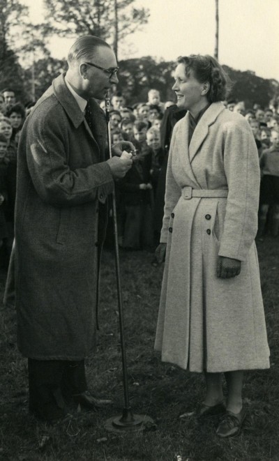  Mevrouw Truus Homan, de winnaar van de helicoptervlucht