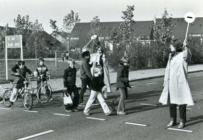 De klaar-over vrijwilligers in Uden bestaan 10 jaar. Uden, 1979