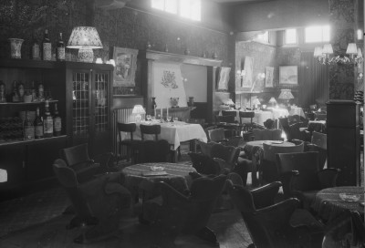 Dinerzaal in hotel de IJzeren Man, Vught 1951 (foto: Fotopersbureau Het Zuiden, collectie BHIC, nr: 1634-007202)