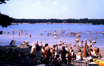Zwemmen bij de IJzeren Man, Vught 1969 (foto: Vera Delleman-de Kort, collectie BHIC, nr: 1923-002150)