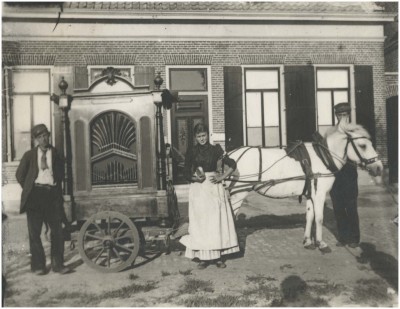 Een draaiorgel op paard en wagen, Eindhoven 1895-1905