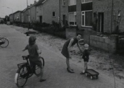Filmstill uit Dorpsfilm Elshout, 1968 (collectie Streekarchief Langstraat Heusden Altena nr. 370)