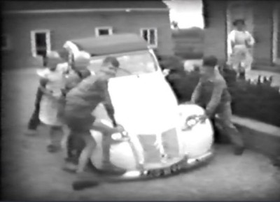 Filmstill uit Dorpsfilm Veen 1958 (collectie Streekarchief Langstraat Heusden Altena nr. 379)