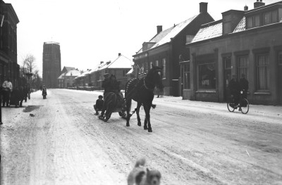 Tochtje met de arreslee, Vught 1933 (foto: Fotopersbureau Het Zuiden, collectie BHIC nr. 1634-006488)