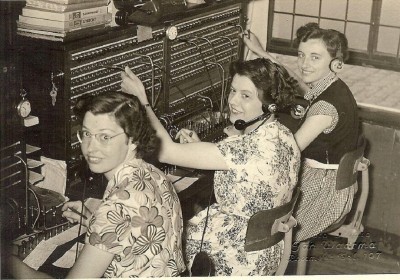 Telefonistes, Cuijk 1955 (foto: Jan Waarma)