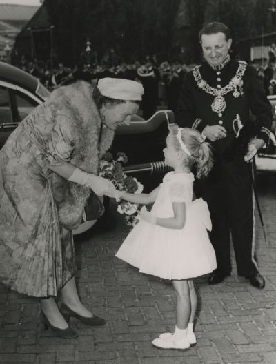 Koningin met dochter Van Rooy