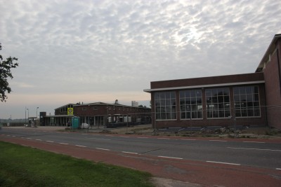 Voorgevel van de voormalige Coöperatieve Zuivelfabriek Wouw, Heerle 2013 (foto: Jan Taheij, collectie West-Brabants Archief nr. 2013-01097)