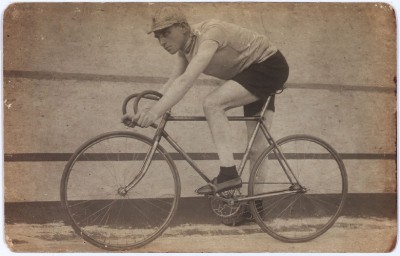 Wielrenner Cor Wals op de T.W.E.M., Goirle jaren 20 (foto: fotograaf onbekend, collectie Regionaal Archief Tilburg nr. 012072)
