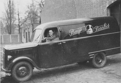 De nieuwe Opel bestelwagen, Oudenbosch (foto: erven Buijs, collectie BHIC nr. 1947-000068)