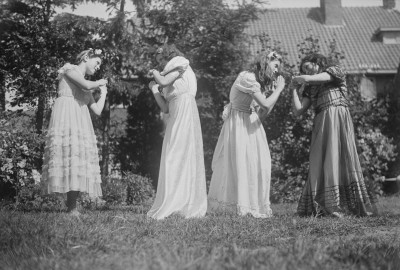 Operette Visite aan 't Poppenhuis ten bate van H.A.R.K., Vught 12 mei 1945 (foto: Fotopersbureau Het Zuiden, collectie BHIC nr. 1634-006641)