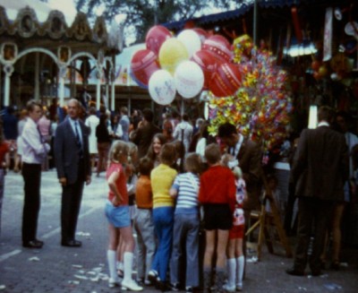 Ballonnen op de kermis, Nistelrode ca. 1970 (filmstill uit OOS-006)