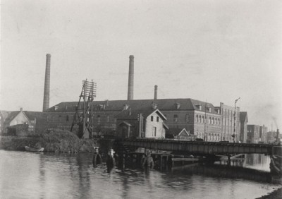 Nederlandse Cacaofabriek aan de Kanaaldijk Z.O.