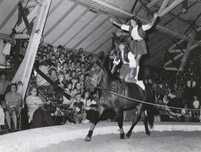 Twee voltigeurs te paard