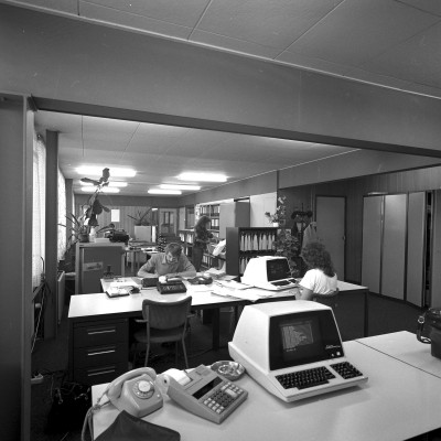Afdeling Financiën van de Blauwe Kei, Veghel ca. 1985 (foto: Harry van Liempd, collectie BHIC nr. 1915-001896) 