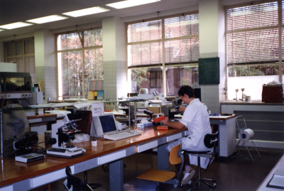 Het laboratorium, 1990