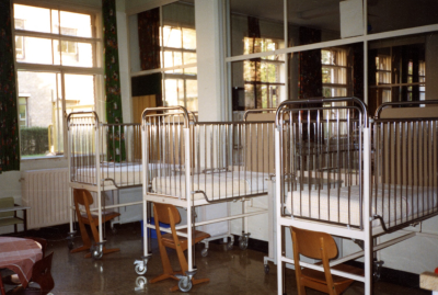 Bedden op kinderafdeling, 1990