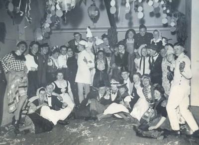 Carnavalsfeest op de danszolder, 's-Hertogenbosch 1942 (foto: Roosje Glaser Foundation)